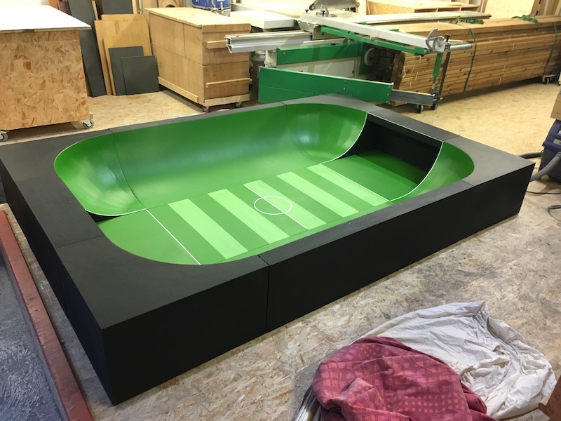 Terrain de football pour robots, animation Evotion — Atelier Thomas Maincent