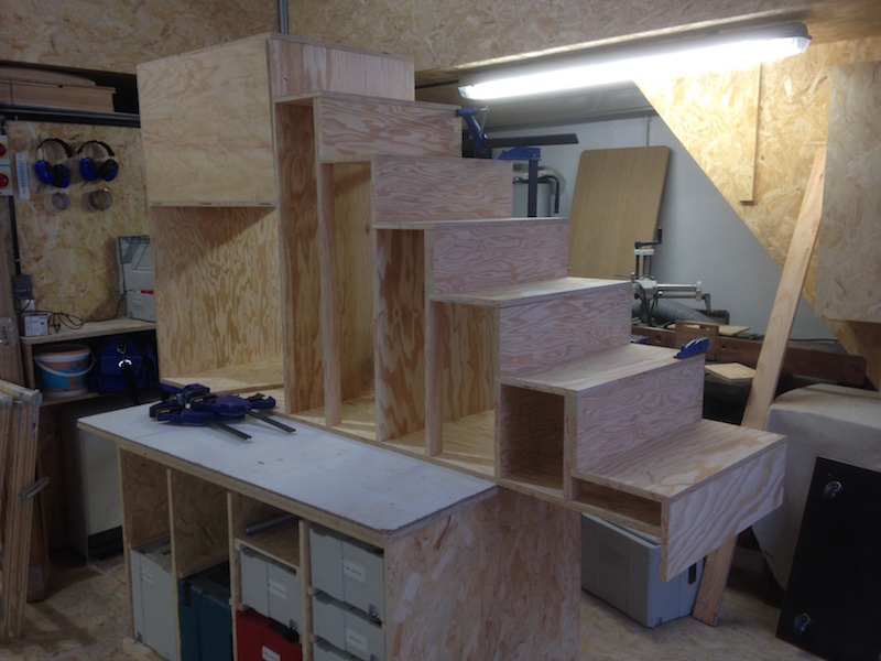 Habillages, placards et portes coulissantes en contreplaqué sapin, Lyon 2e — Atelier Thomas Maincent