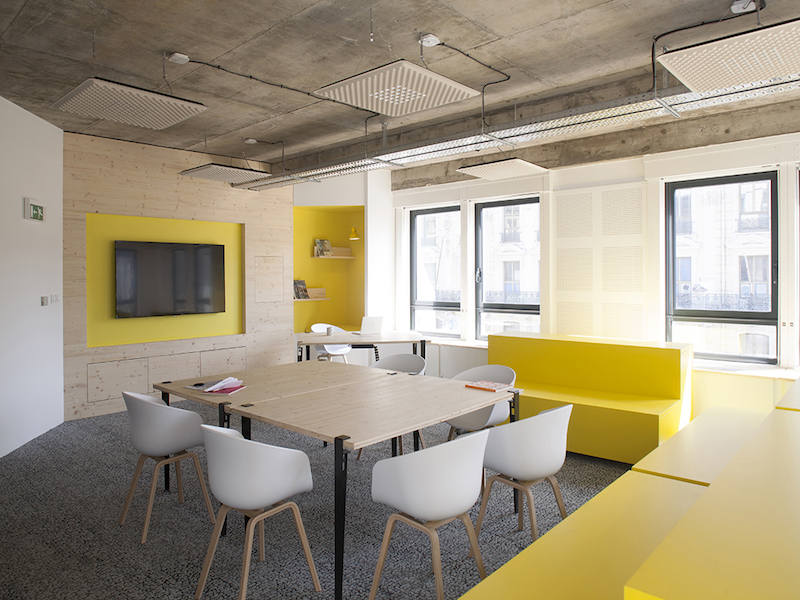Cloisons mobiles et bureaux en épicéa, Lab LPA, Lyon 2e — Atelier Thomas Maincent