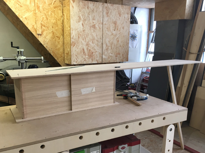 Bibliothèque sur mesure en chêne et laiton, Lyon 4e — Atelier Thomas Maincent