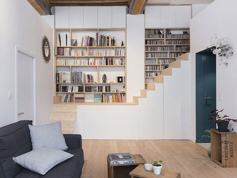 Placards, bibliothèque, bureau et escalier, appartement Lyon 1er — Atelier Thomas Maincent