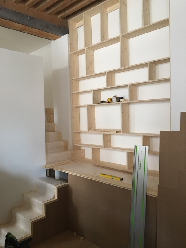 Placards, bibliothèque, bureau et escalier, appartement Lyon 1er — Atelier Thomas Maincent