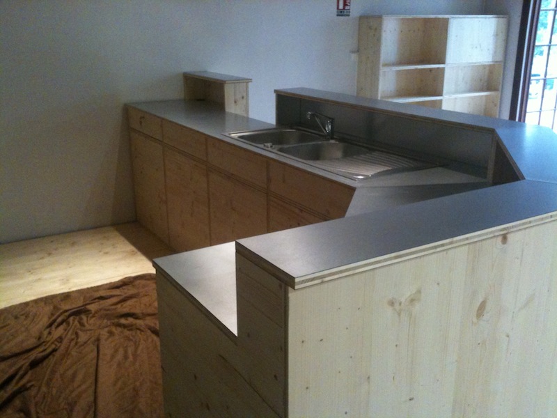 Agencement du caveau Vignobles sur cour, Limony — Atelier Thomas Maincent